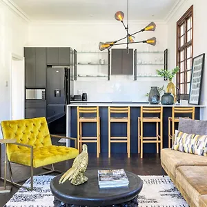 Apartment Secure & Central: With Views Of Table Mountain, Cape Town